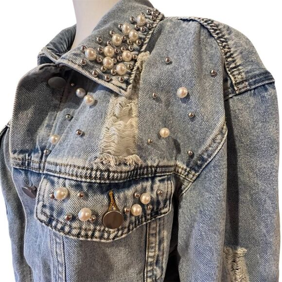 NWOT women's Jean jacket with pearls accent size medium distressed with pockets - Picture 3 of 8